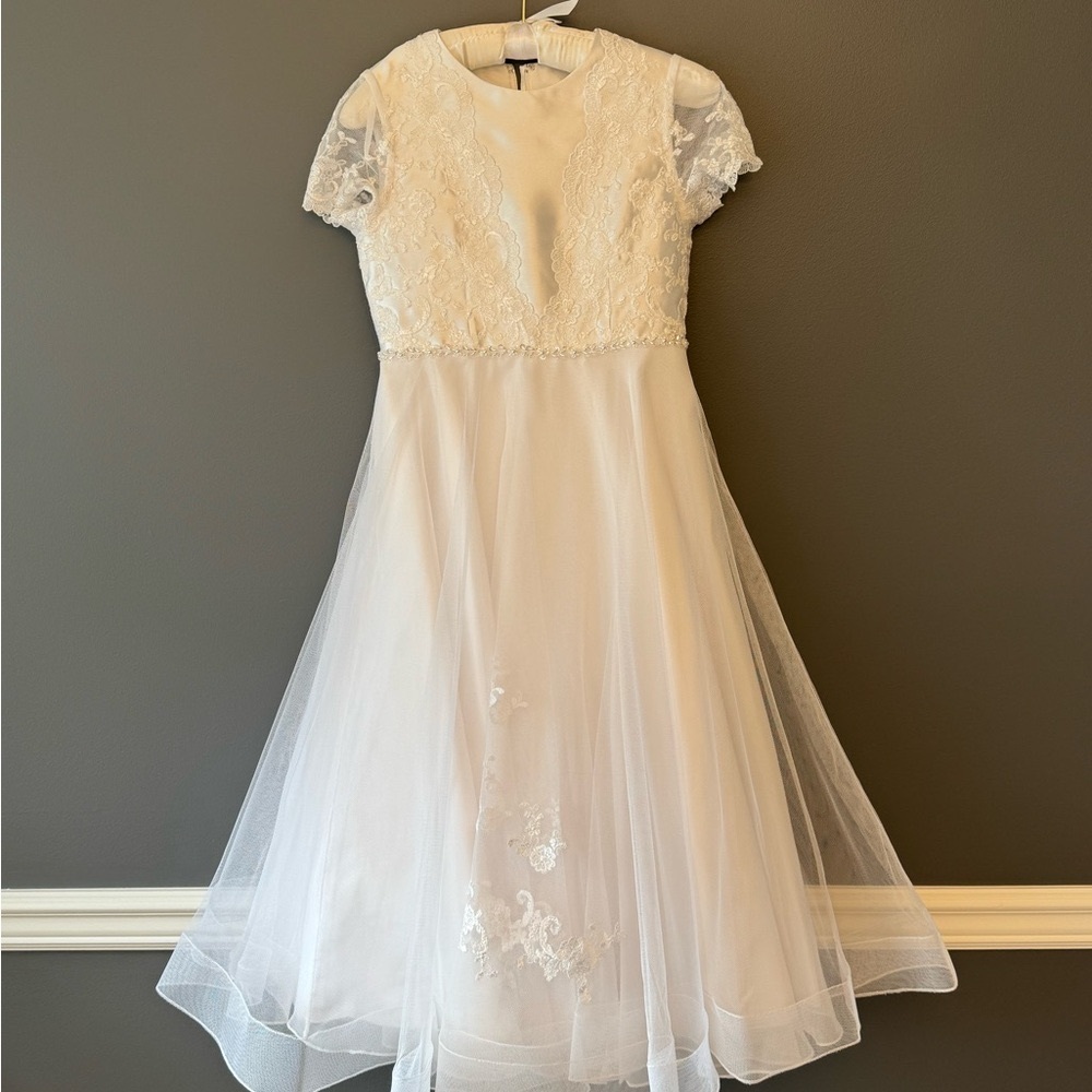 Elegant White Lace Girls First Communion Dress